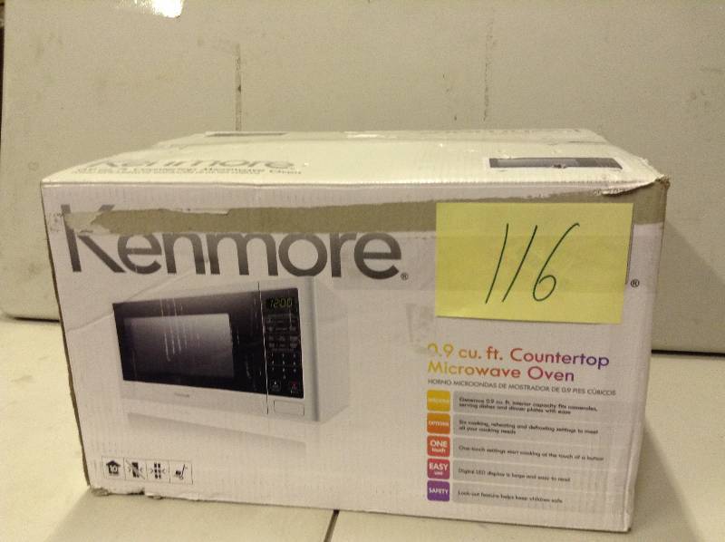 lot 116 image: Kenmore 0.9 cu ft Countertop microwave Oven