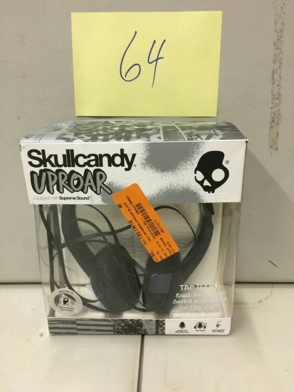 lot 64 image: Skullcandy Uproar headphones
