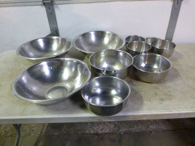 lot 13 image: 8 Stainless Steel Bowls