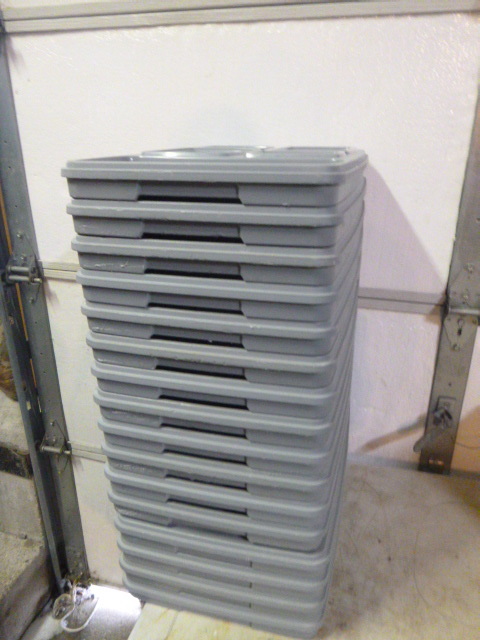 lot 30 image: 16 Prison Serving Trays