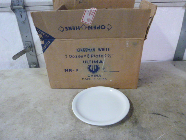 lot 31 image: 23 Dinner Plates