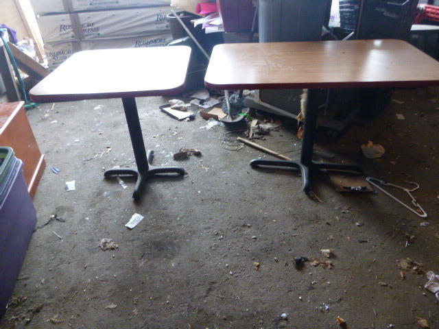 lot 8 image: 2 Tables