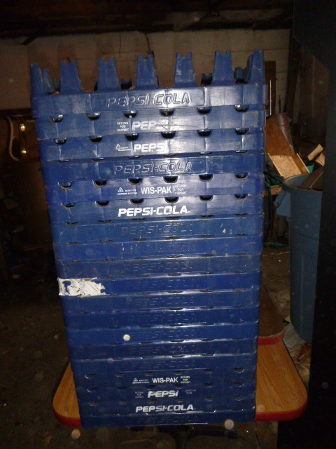 lot 10 image: 19 Pepsi Crates