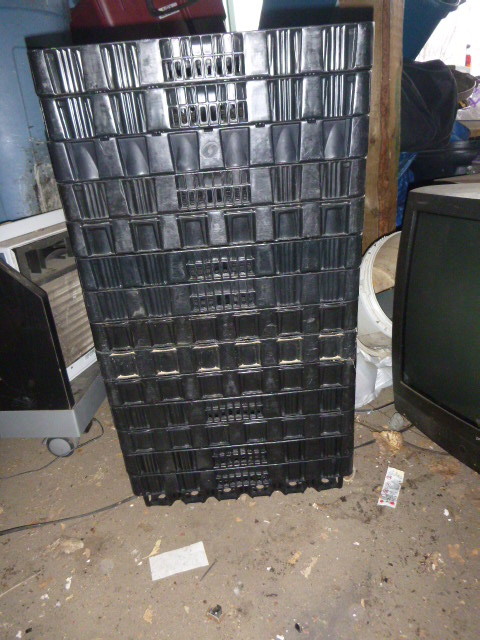 lot 35 image: 14 Coca-Cola Crates