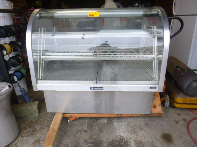 lot 47 image: Delfield 549 CD Curved Glass Dry Display