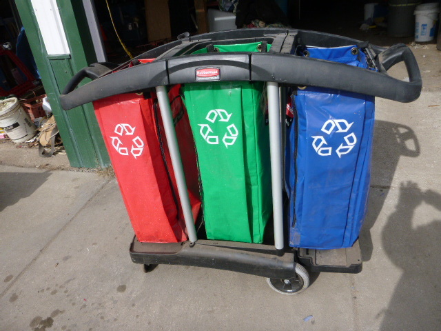 lot 65 image: Rubbermaid Recycle Cart