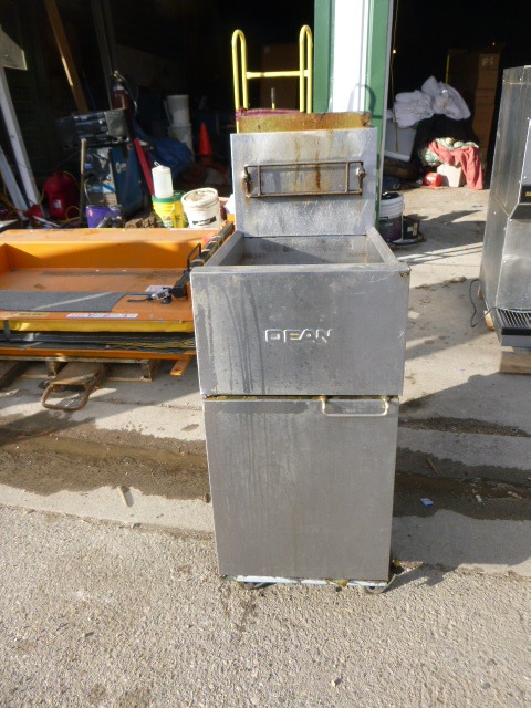 lot 71 image: Dean Natural Gas Deep Fryer