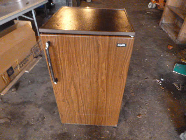 lot 88 image: Sanyo Refrigerator