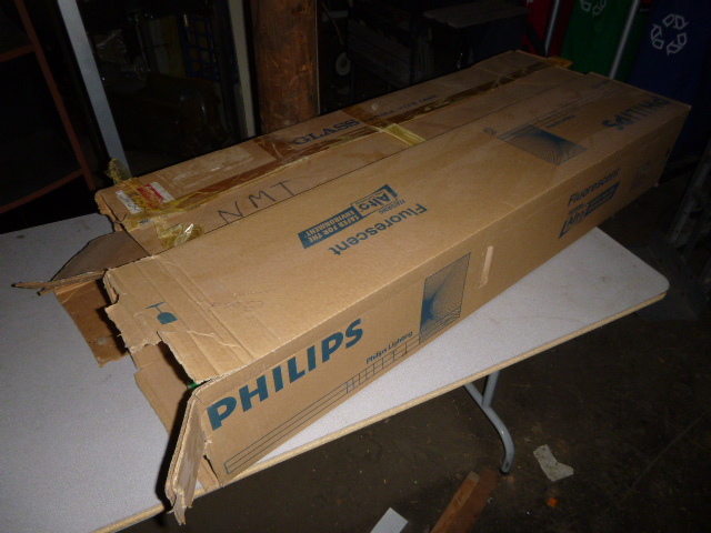 lot 110 image: Miscellaneous Fluorescent Light Bulbs