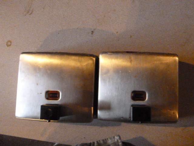 lot 122 image: 2 Soap Dispensers