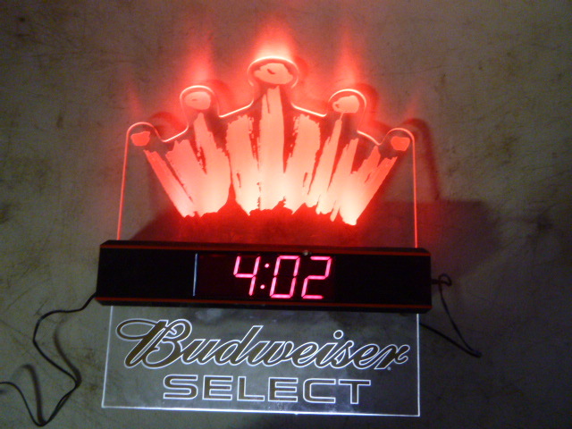 lot 133 image: Budweiser ClockLight