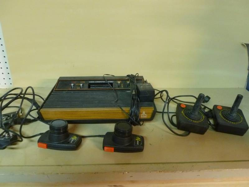 lot 7 image: Vintage Atari Game Console