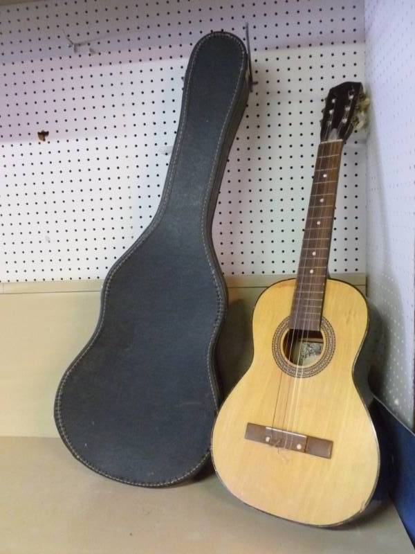 lot 11 image: Acoustic Guitar