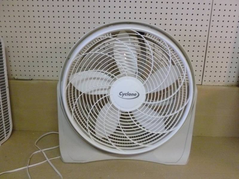 lot 22 image: Fan