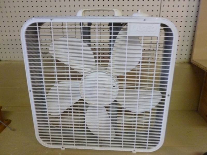 lot 23 image: Fan