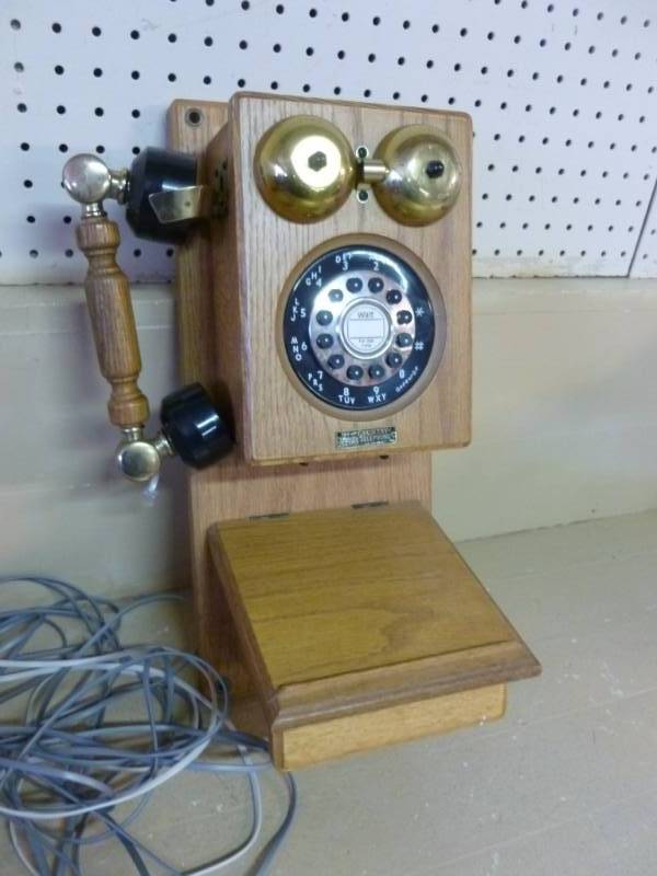 lot 26 image: Oak Wall Telephone