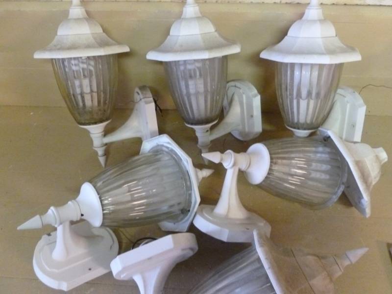 lot 28 image: Outdoor Lighting