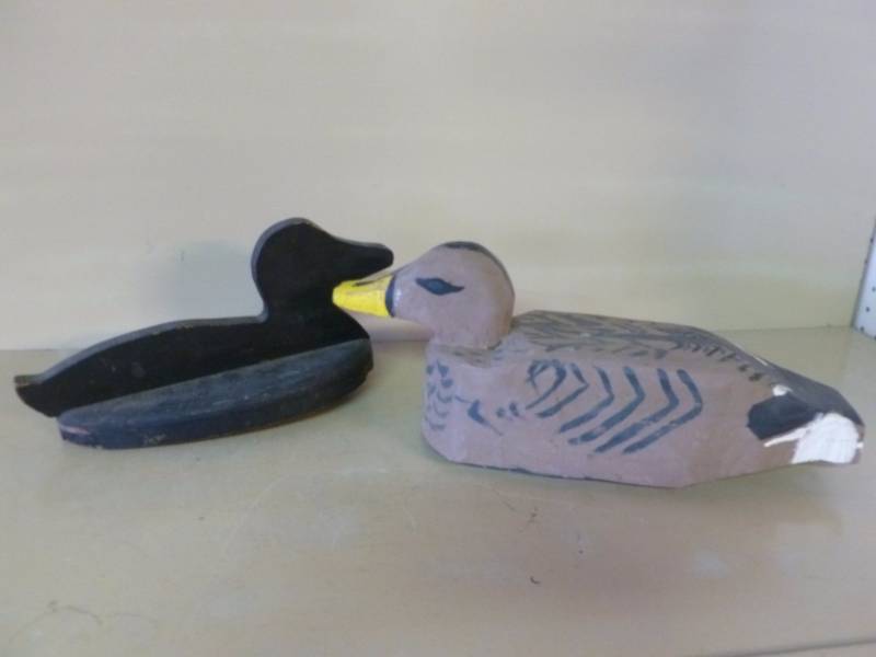 lot 45 image: Wooden Duck Decoy