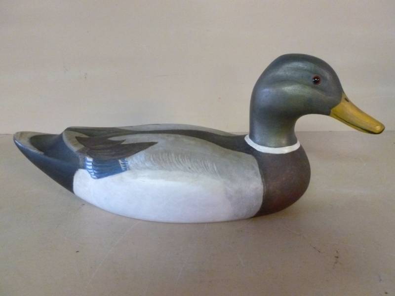 lot 46 image: Wooden Duck Decoy