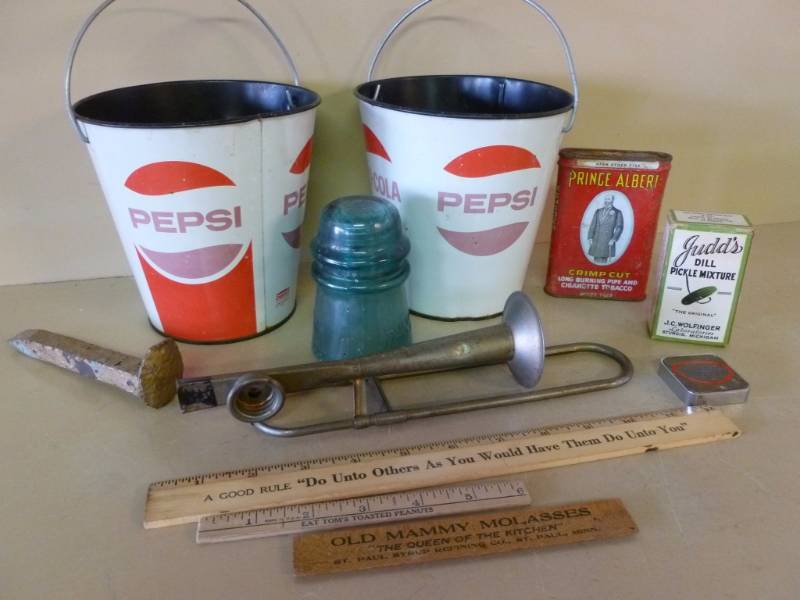 lot 55 image: Vintage Items