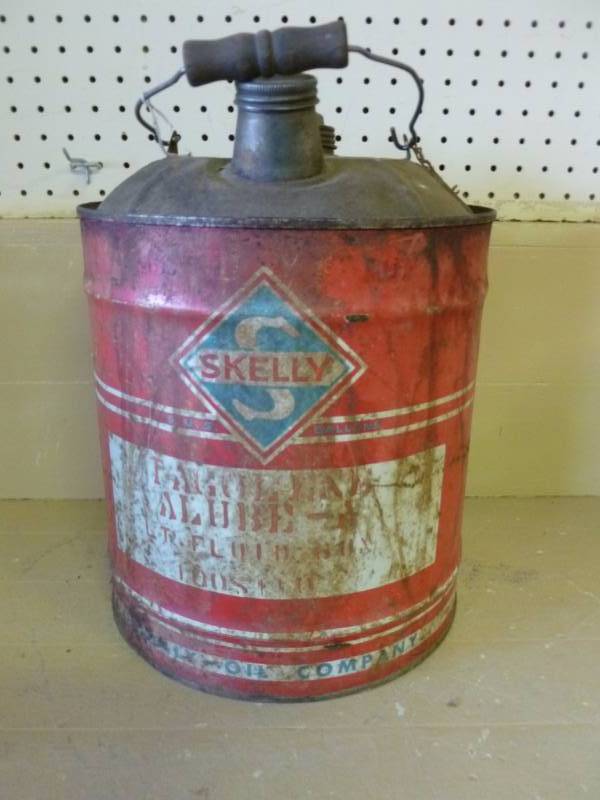 lot 90 image: Vintage Oil Can