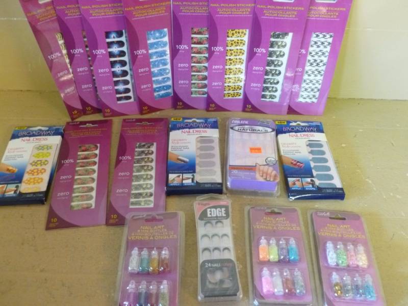 lot 98 image: Nail Grooming Items