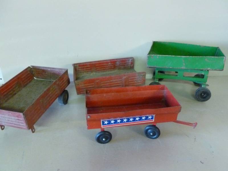 lot 102 image: Vintage Farm Toys