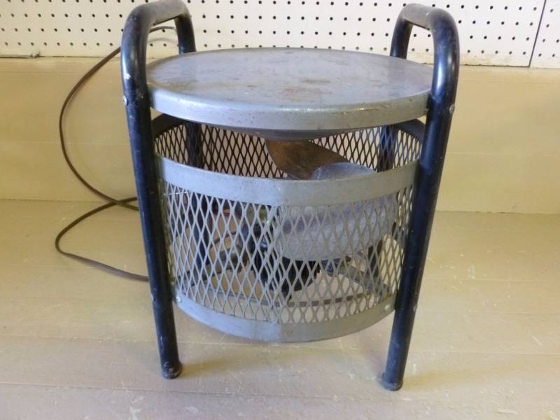 lot 122 image: Vintage Fan