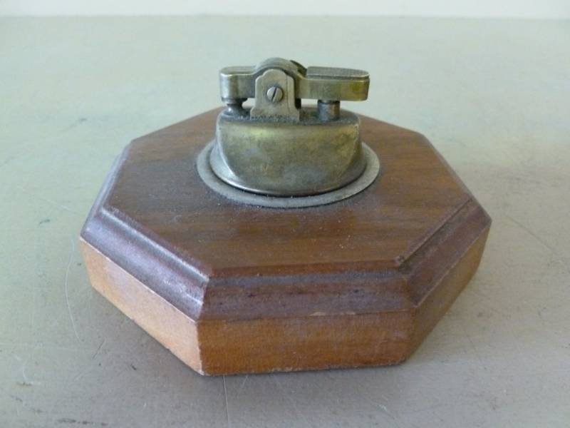 lot 145 image: Vintage Lighter