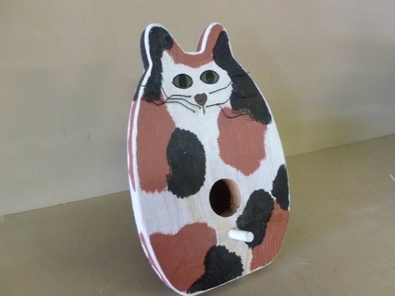 lot 169 image: Bird House