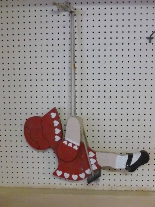 lot 183 image: Yard Decoration