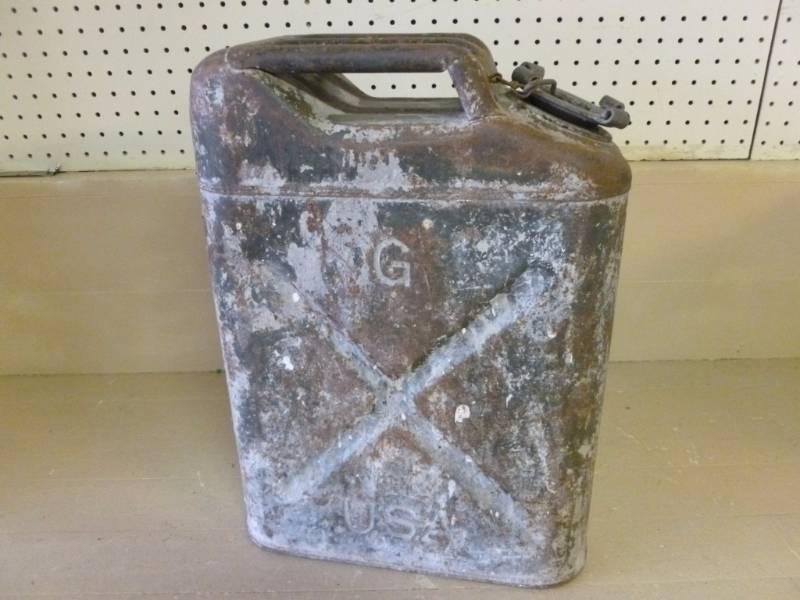 lot 185 image: Vintage Gerry Can