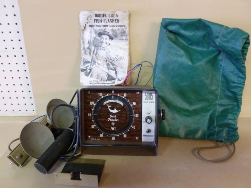 lot 194 image: Vintage Fish Locator
