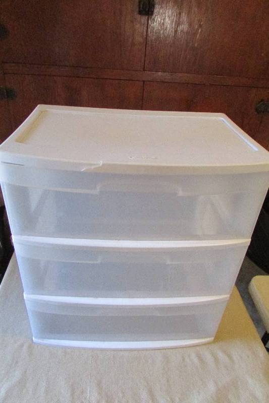 lot 10 image: Large 3 Drawer Storage Container