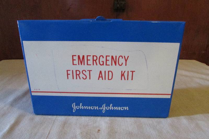 lot 11 image: Vintage Medical First Aid Kit
