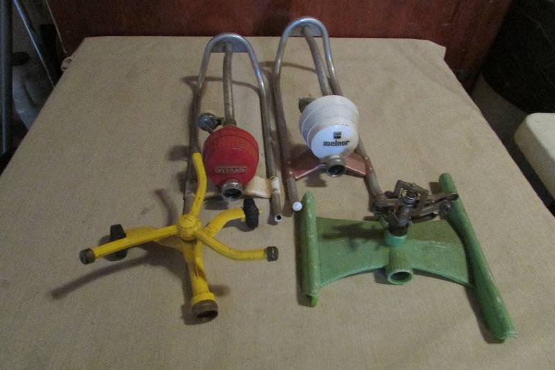 lot 21 image: Vintage Spinklers