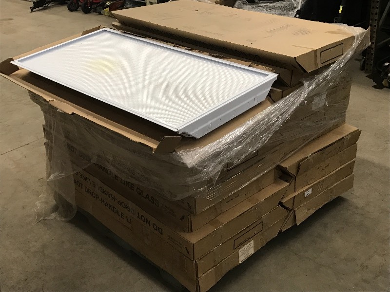 lot 3 image: Lot Of (19) Commercial 4ft Flouresc...