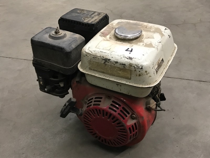 lot 4 image: Honda GX160 Gas Engine, Has Compres...