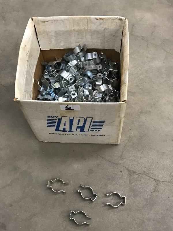 lot 6 image: Box Of 2.5 Pipe Hangers ...