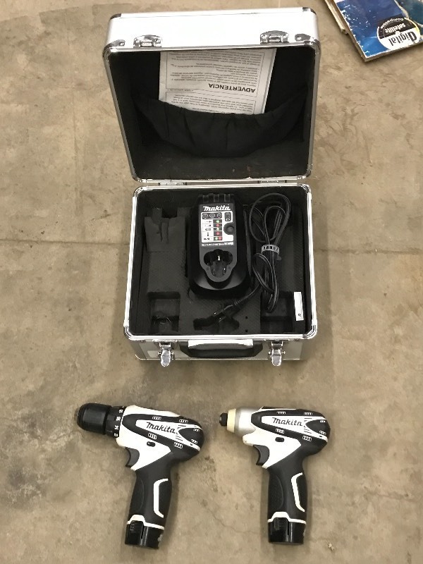 lot 18 image: Makita 12Volt Cordless DrillDriver...