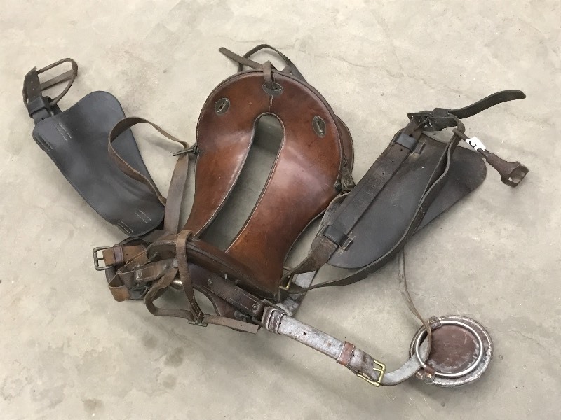 lot 40 image: Antique 1918 Artillery Saddle, 12 ...