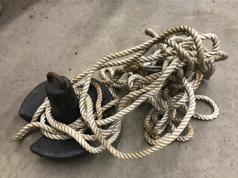 lot 58 image: 10# Boat Anchor With Rope ...