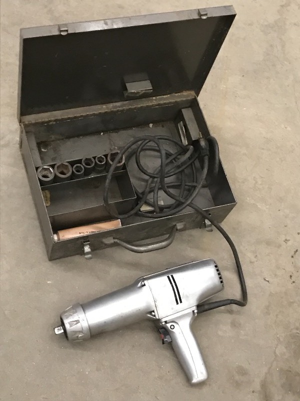 lot 72 image: 12-Drive Electric Impact With Bit...