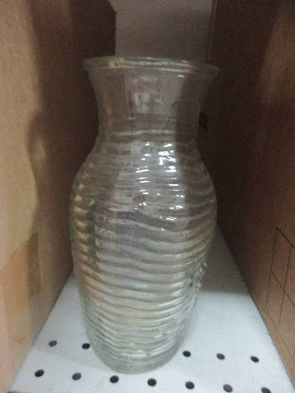 6 ribbed glass vases