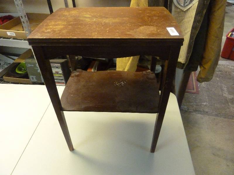 lot 203 image: Vintage End Table