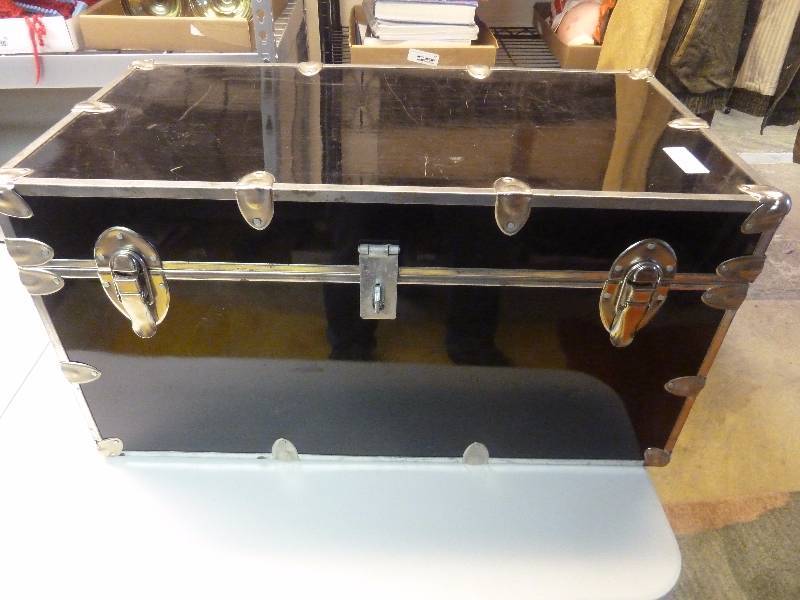lot 206 image: Metal Chest