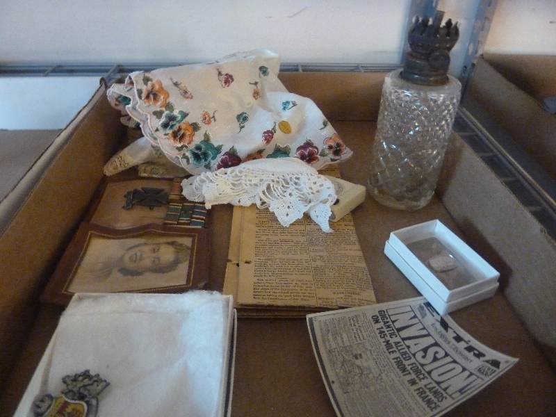 lot 211 image: AntiqueVintage Lot