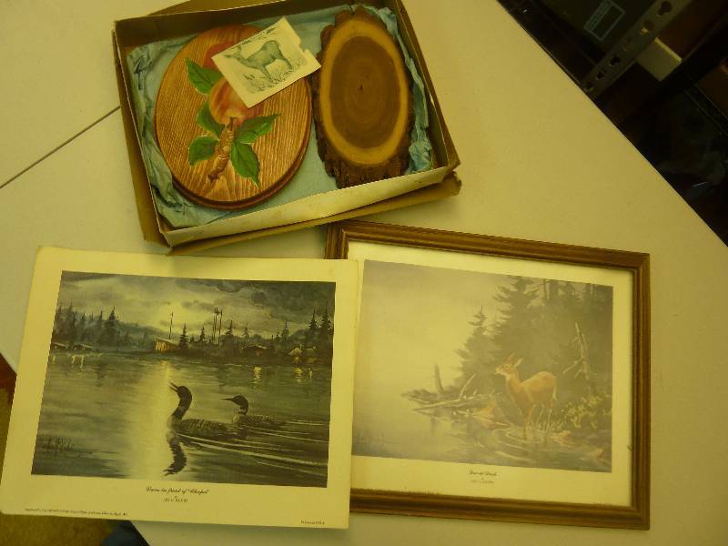 lot 215 image: Decor Lot