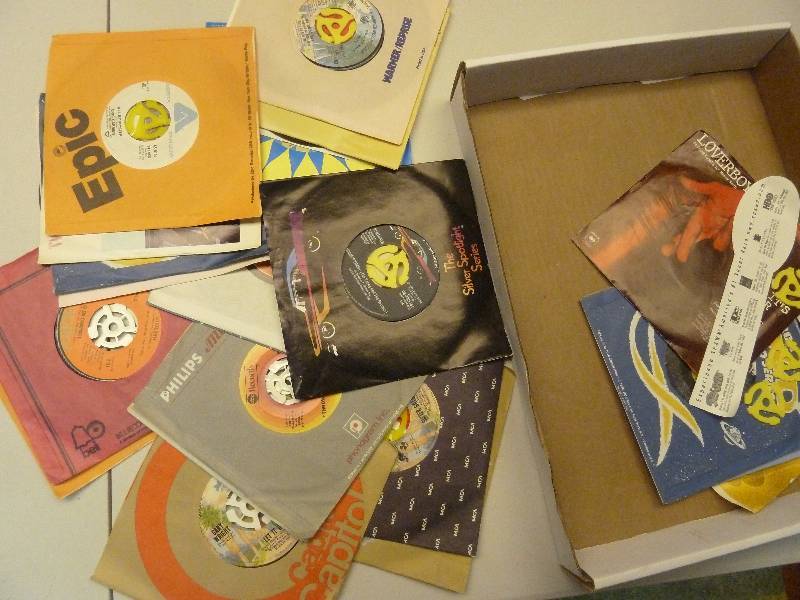lot 247 image: Lot of Vintage 45s