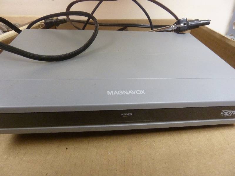 lot 249 image: Magnovox SD TV Tuner and Antenna